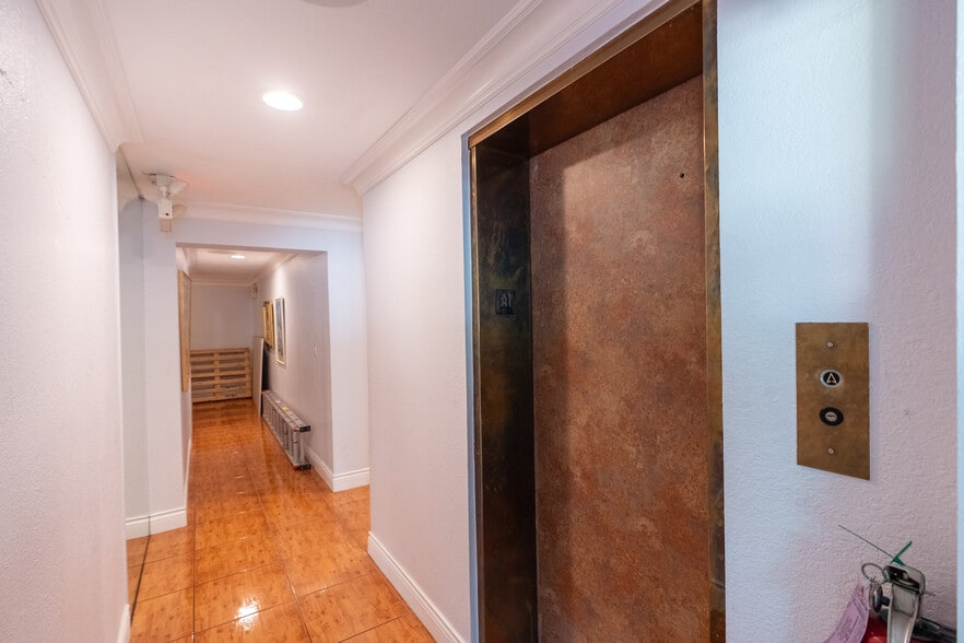 More Photos Of , Coral Gables Office For Sale