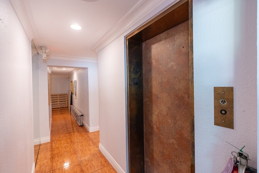 More Photos Of , Coral Gables Office For Sale