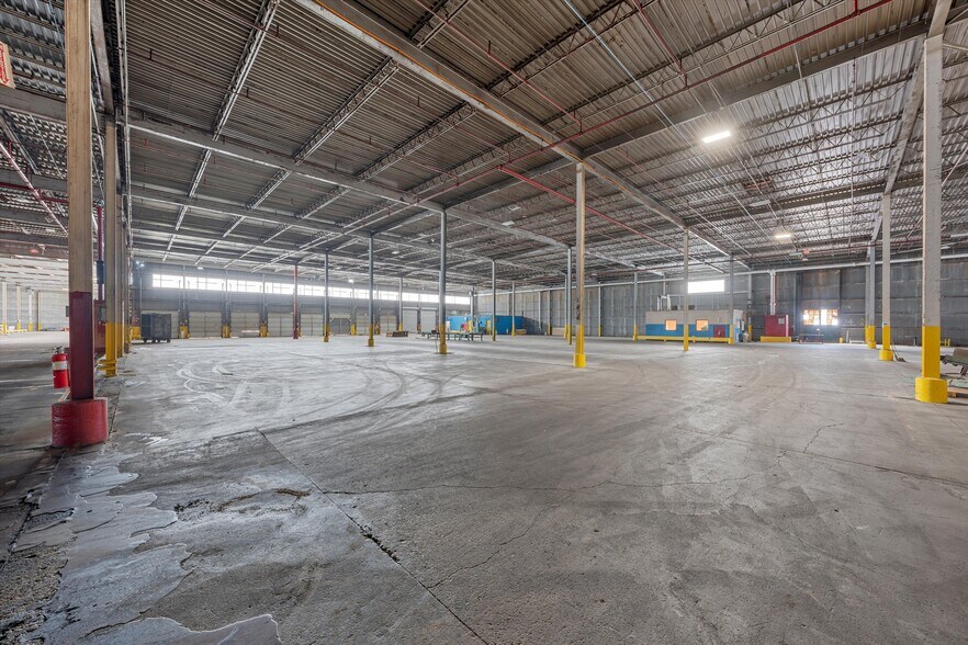More Photos Of 5200 Beverly Dr, Waco Manufacturing For Sale