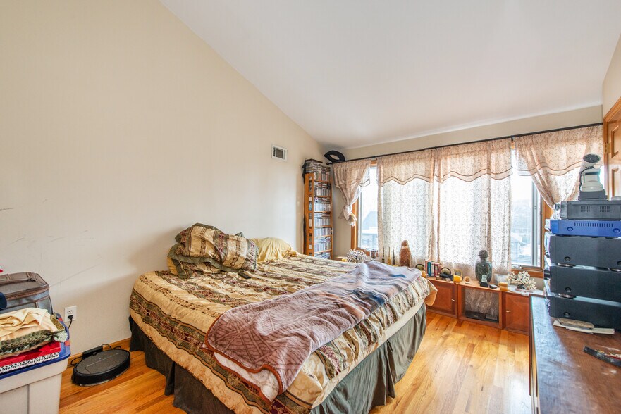 More Photos Of 237 Adams St, Newark Office For Sale