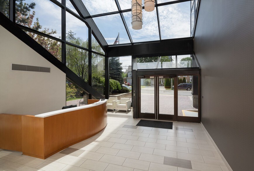 More Photos Of 30 Oak St, Stamford Office For Sale