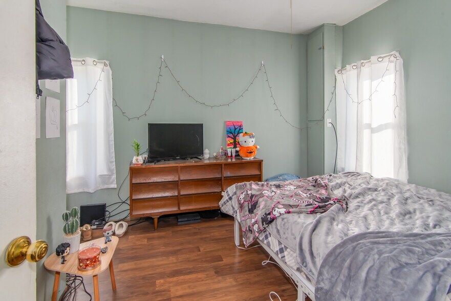 More Photos Of 1332 W Beecher Rd, Adrian Storefront For Sale