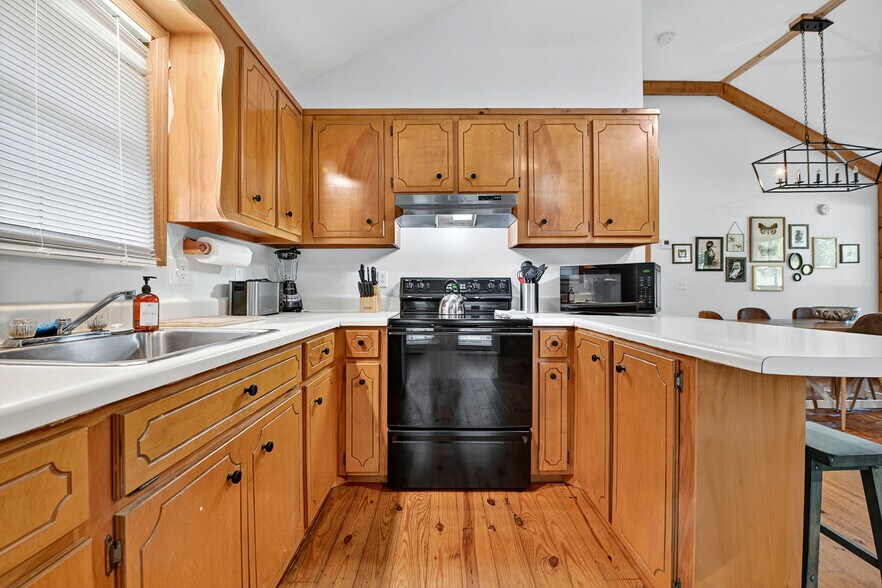 More Photos Of 77 Alpine Way, Blairsville Hotel For Sale