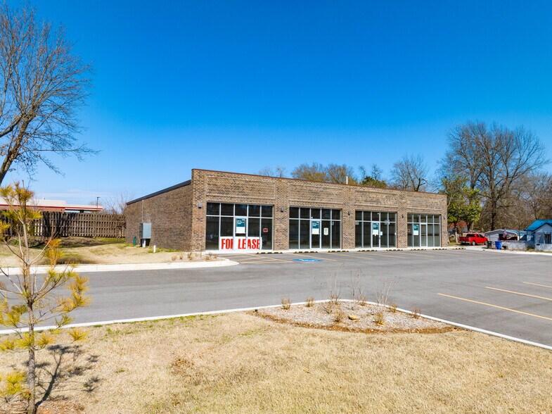 More Photos Of 504 W Iola St, Broken Arrow Office For Sale