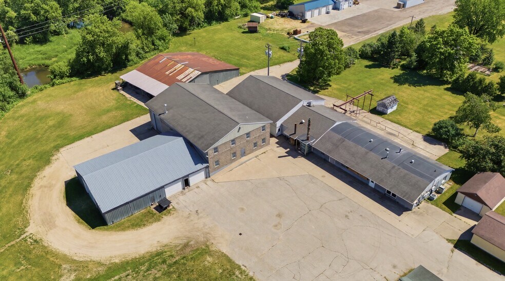 More Photos Of 520 W Broadway St, Blair Warehouse For Sale