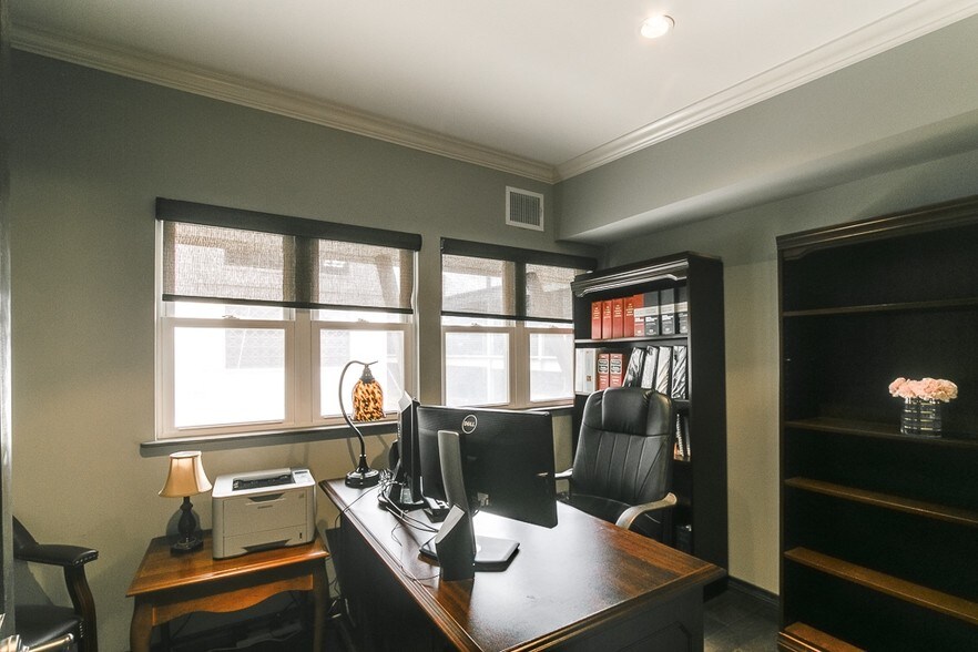 More Photos Of 3501 Allen Pky, Houston Office For Lease