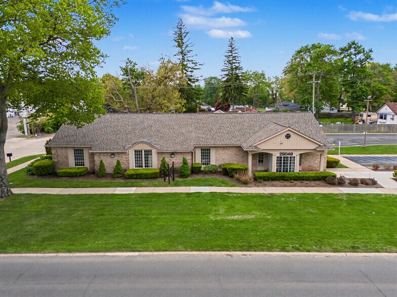 More Photos Of 29049 Joy Rd, Westland Bank For Lease