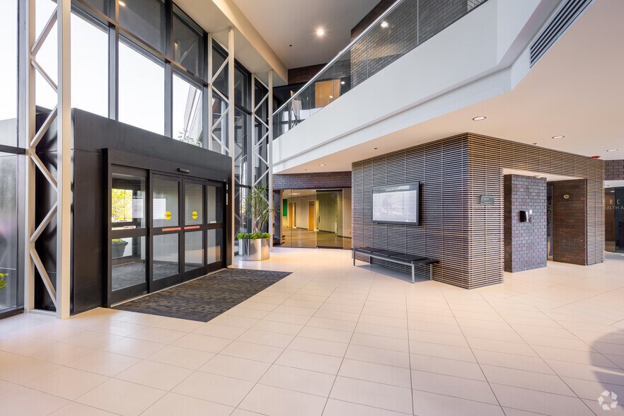 More Photos Of 9100 Shelbyville Rd, Louisville Office For Lease