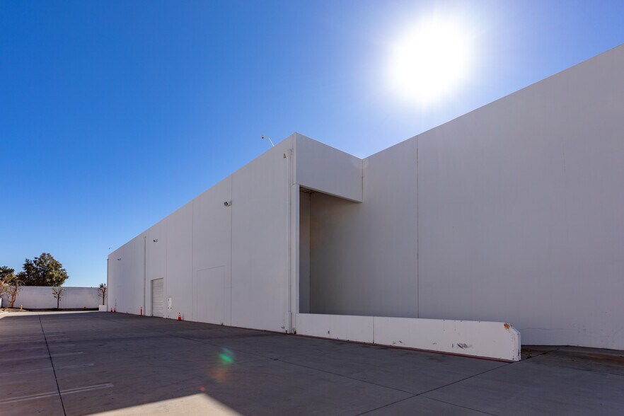 More Photos Of 10730 Bell Ct, Rancho Cucamonga Warehouse For Lease