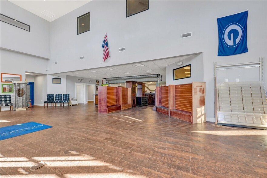 More Photos Of 2230 S Division St, Guthrie Storefront Retail Office For Lease