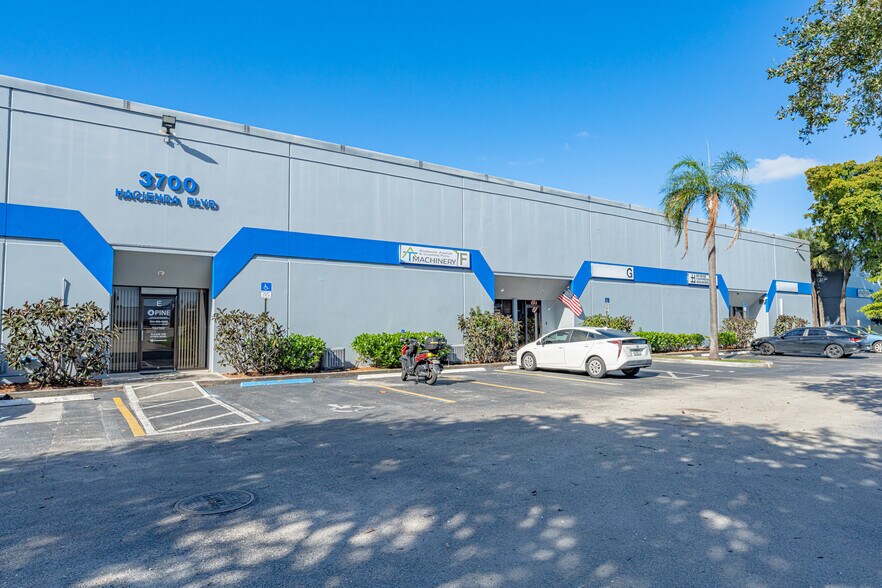More Photos Of 3650 Hacienda Blvd, Davie Unknown For Lease