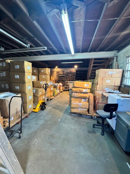 More Photos Of 13 Coral St, Edison Flex For Lease