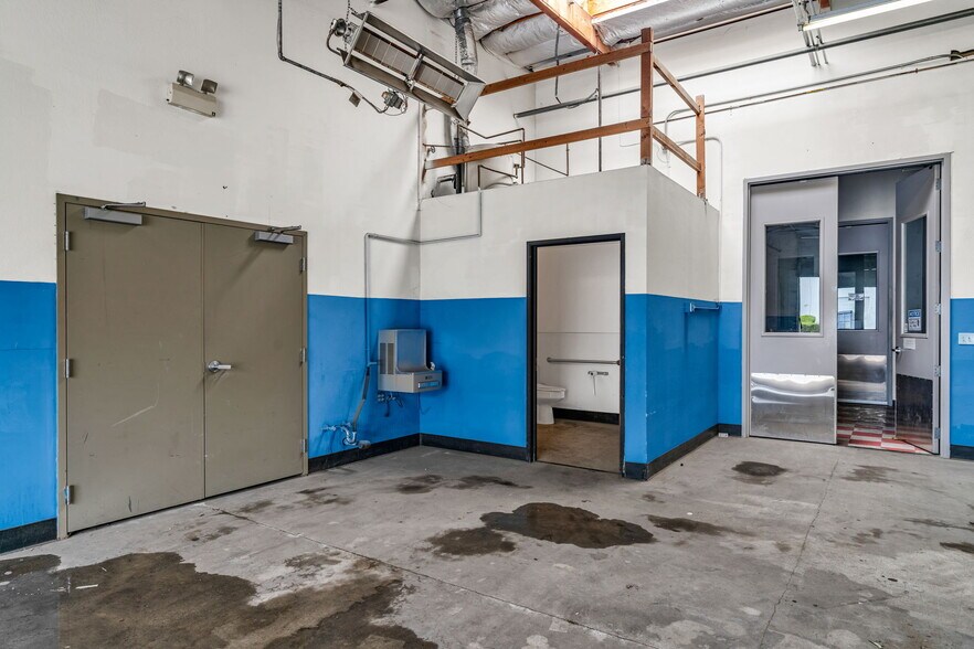 More Photos Of 44368-44370 Old Warm Springs Blvd, Fremont Warehouse For Lease