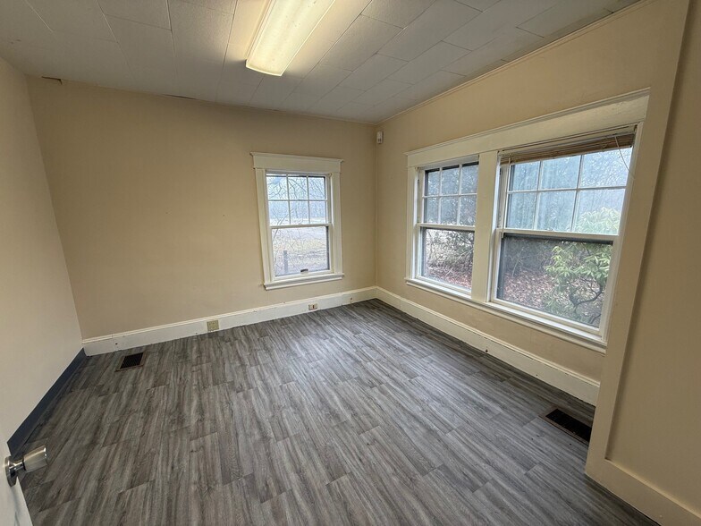 More Photos Of 892 Riverside St, Portland Warehouse For Sale