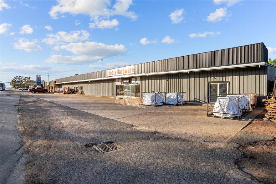 More Photos Of 101 S US Highway 69, Huntington Department Store For Sale