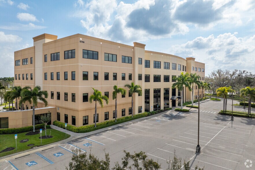 More Photos Of 12769 Gateway Blvd, Fort Myers Office For Lease