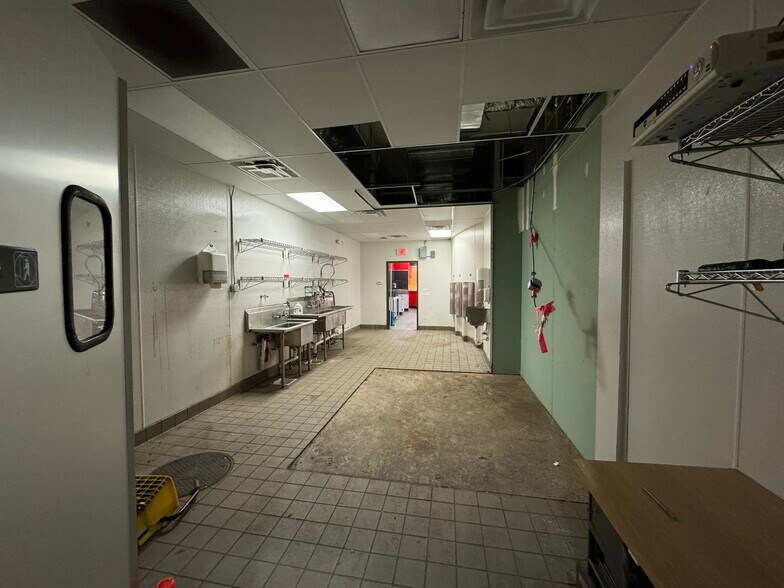 More Photos Of 1040-1044 Lake St, Oak Park Storefront Retail Office For Sale