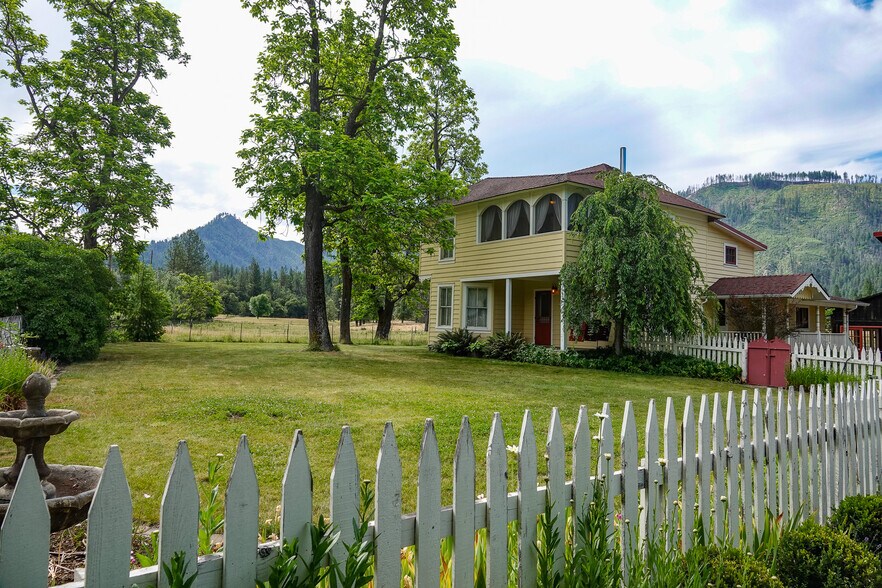 More Photos Of 44510 State 96 Hwy, Seiad Valley Land For Sale
