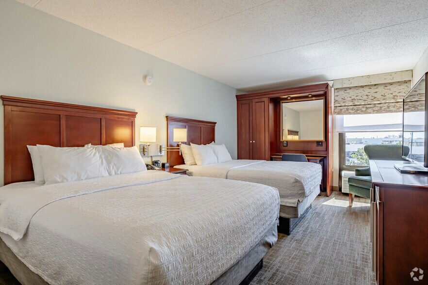 More Photos Of 32420 Stephenson Hwy, Madison Heights Hotel For Sale