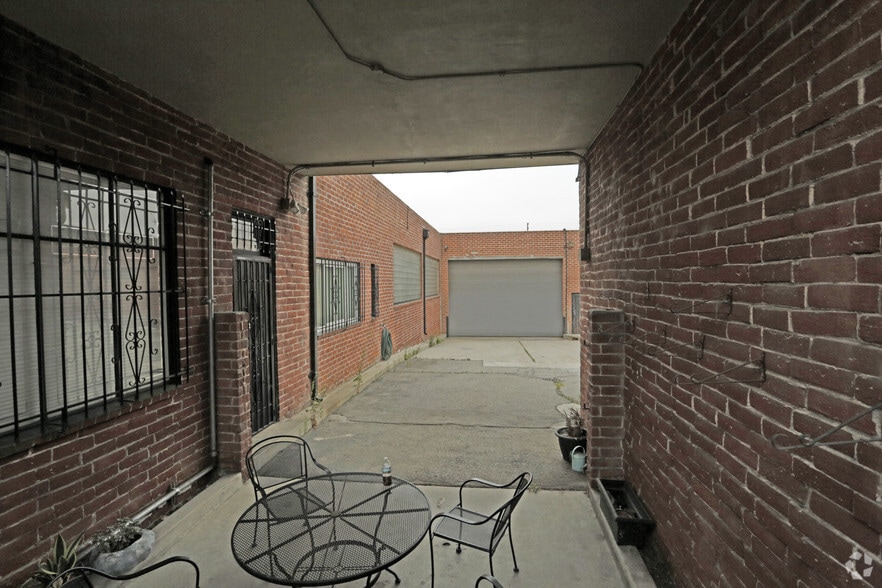 More Photos Of 2840 E 11th St, Los Angeles Warehouse For Lease
