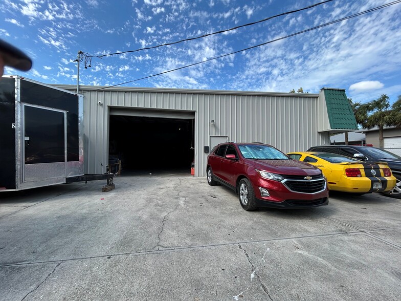 More Photos Of 17221 Alico Center Rd, Fort Myers Warehouse For Lease