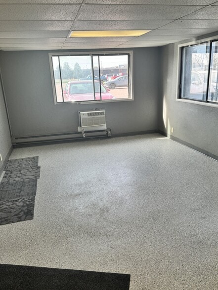 More Photos Of 1300 W Russell St, Sioux Falls Hotel For Sale