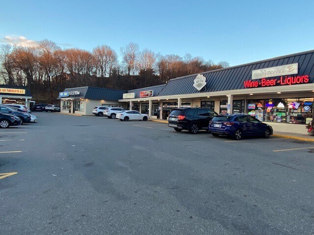 More Photos Of 323 Main St, Saugus Storefront For Lease