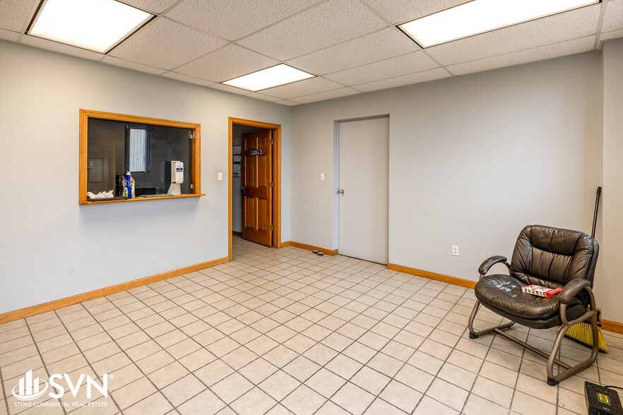 More Photos Of 136 Armory St, London Warehouse For Lease
