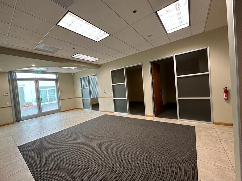 More Photos Of 9650 Research Dr, Irvine Office For Lease