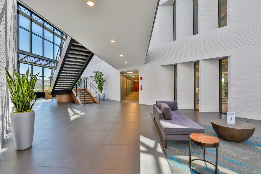 More Photos Of 30851 Agoura Rd, Agoura Hills Loft Creative Space For Sale