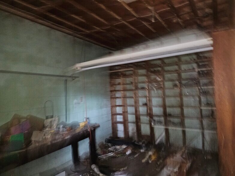 More Photos Of 115 S Hamilton St, Hillsboro Office For Sale