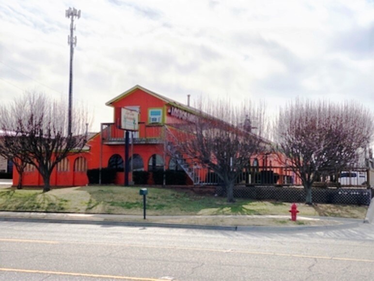 Primary Photo Of 2130 Alameda St, Norman Restaurant For Sale