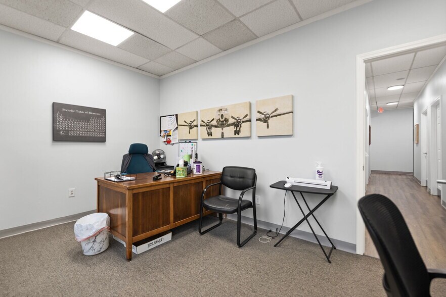 More Photos Of 725 S Main St, London Medical For Sale