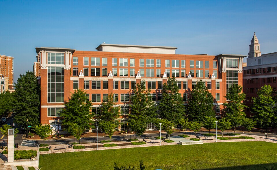More Photos Of 1900 Duke St, Alexandria Office For Lease