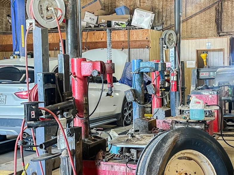 More Photos Of 1106 W Main St, Olney Auto Repair For Sale