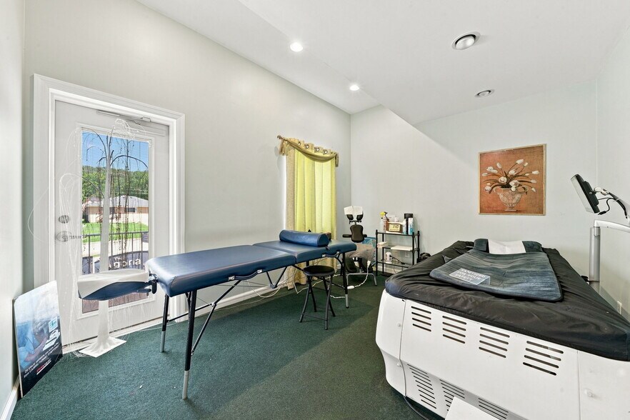 More Photos Of 1802 Lincoln Way, McKeesport Medical For Sale