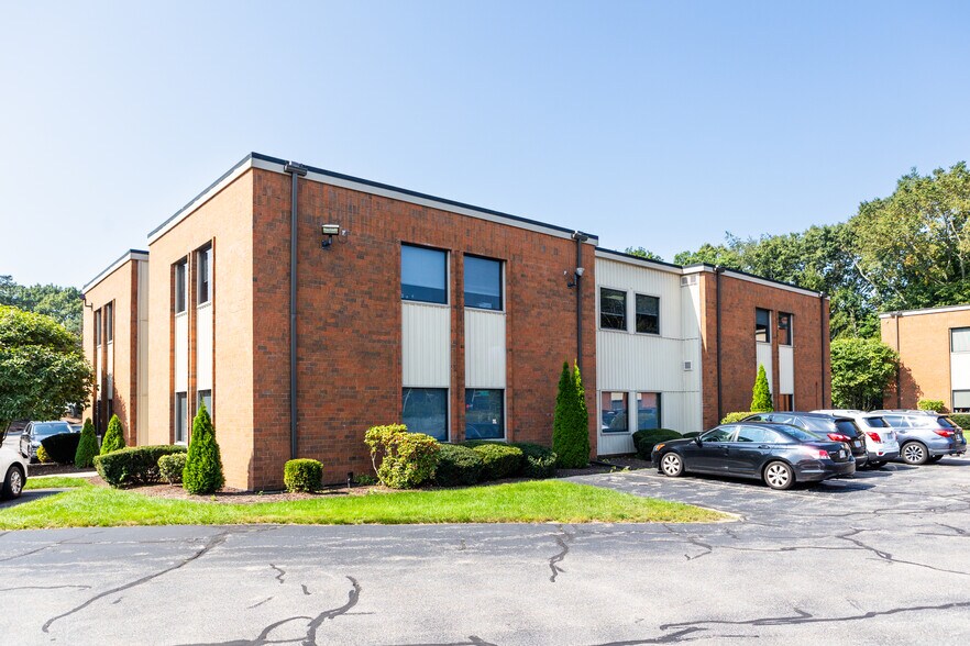 Primary Photo Of 1525 Louisquisset Pike, Lincoln Office For Lease