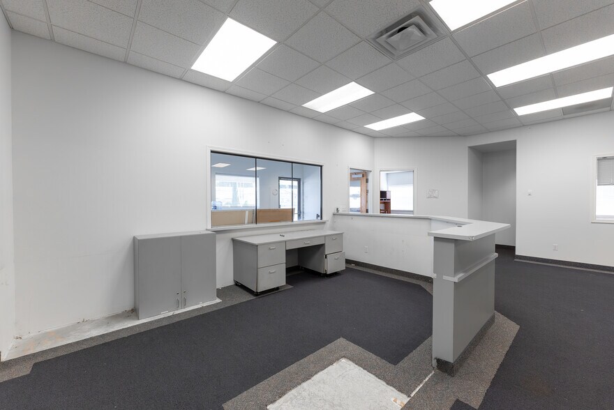 More Photos Of 2665 Glendale Valley Rd, Glendale Office For Sale