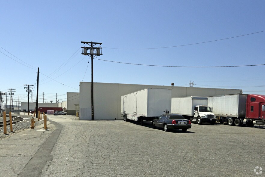More Photos Of 4270-4310 S Maywood Ave, Vernon Warehouse For Lease