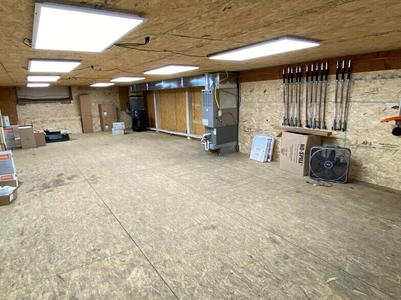 More Photos Of 9112 W Mount Morris Rd, Flushing General Retail For Sale