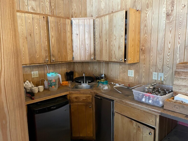 More Photos Of 10381 N Highway 51, Hurley Restaurant For Sale