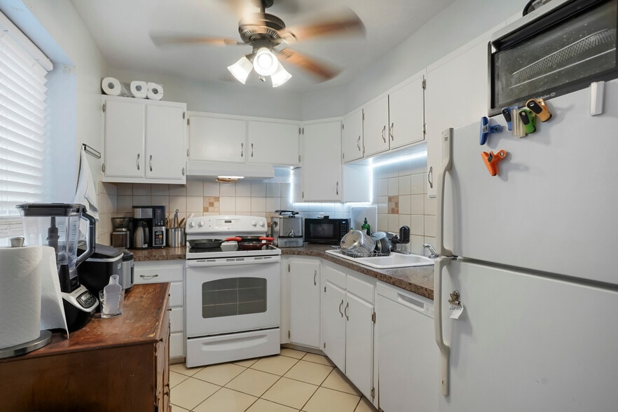 More Photos Of 3650 S Lincoln St, Englewood Apartments For Sale