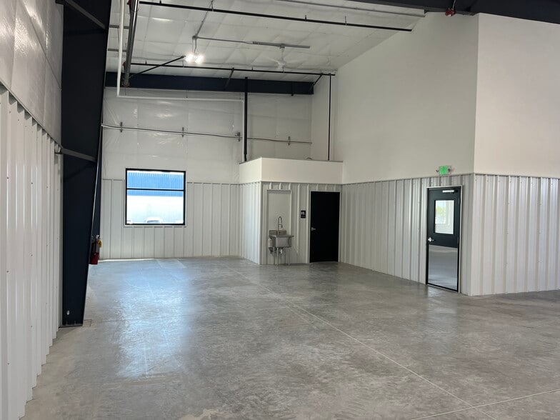 More Photos Of 5418 W. Hood, Kennewick Industrial For Lease