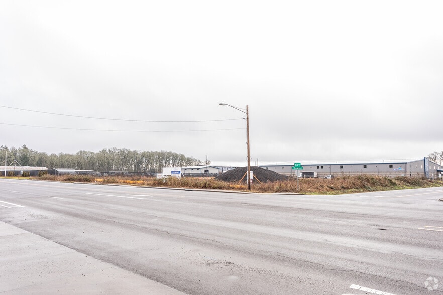 More Photos Of 4282 NE 30th Ave, Hillsboro Warehouse For Sale