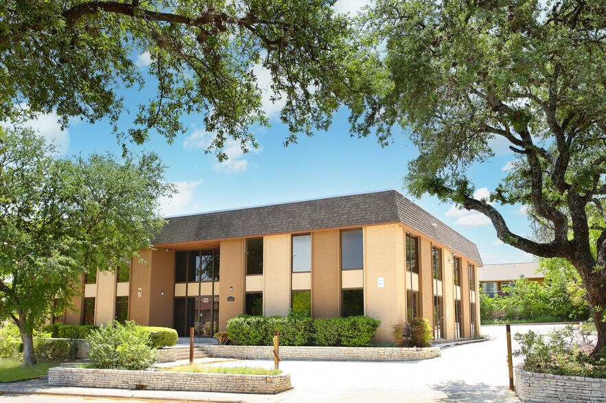 More Photos Of 4139 Gardendale St, San Antonio Office For Sale