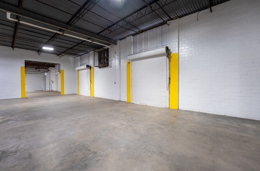 More Photos Of 6015 Murphy St, Houston Warehouse For Sale