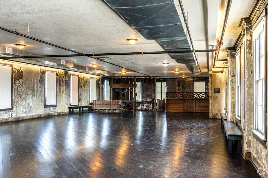 More Photos Of 408-422 N Main St, Hannibal Restaurant For Sale