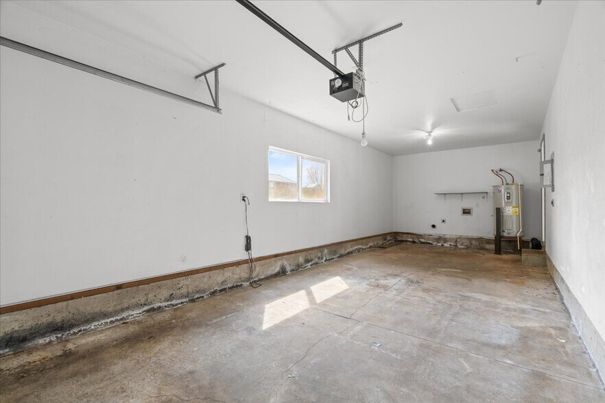 More Photos Of 2034 SW Fellows St, McMinnville Multifamily For Sale