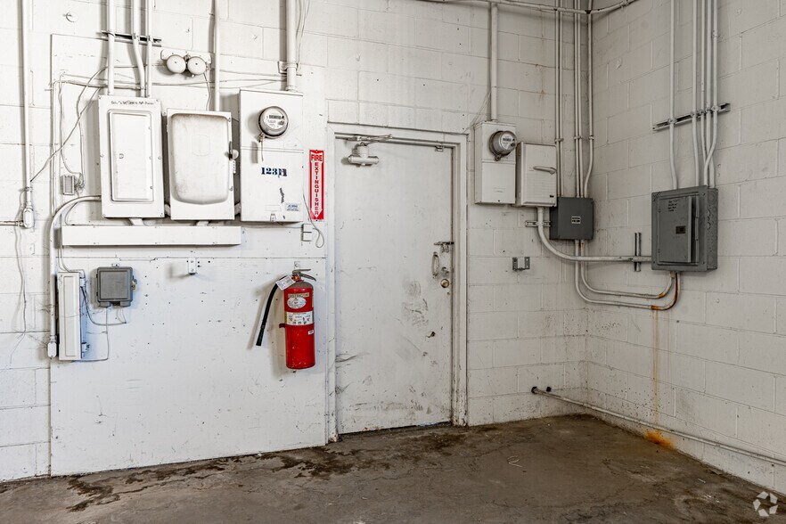 More Photos Of 12311 Woodruff Ave, Downey Unknown For Lease