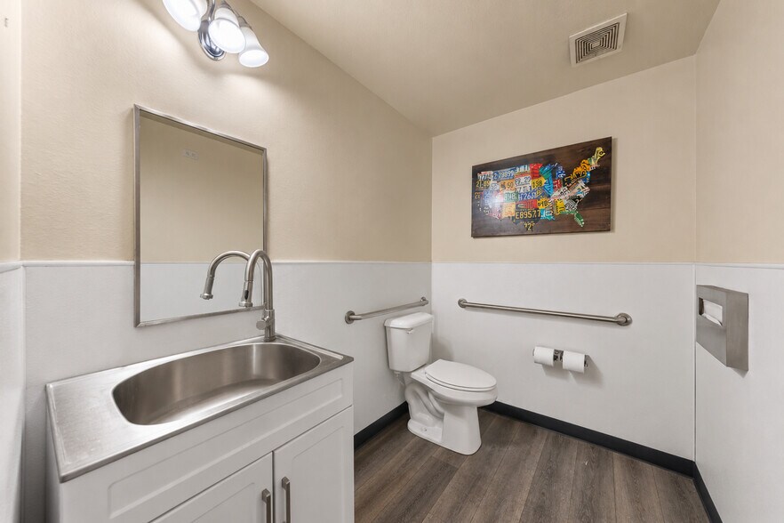 More Photos Of 23282 Peralta Dr, Laguna Hills Warehouse For Sale
